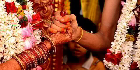 `நெருங்கிய உறவுக்காரரை திருமணம் செய்யும் வழக்கம் தமிழத்தில்தான் அதிகம்’ - ஆய்வில் தகவல்