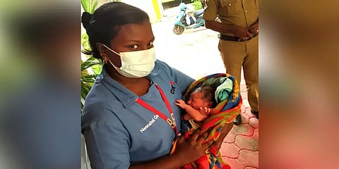 வேலூர்: தேவாலய வாசலில் கிடந்த பச்சிளம் குழந்தை – போலீசார் விசாரணை