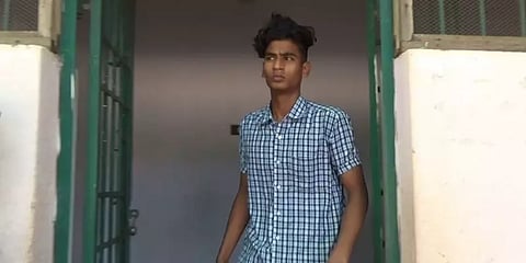 தூக்கத்திலேயே பிரிந்த உயிர் - தந்தை இறந்த சோகத்திலும் ப்ளஸ் டூ தேர்வெழுதிய மகன்!