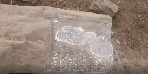 திருச்சுழி: களஆய்வில் கண்டெடுக்கப்பட்ட 10-ம் நூற்றாண்டு முற்கால பாண்டியர் நடுகல்!