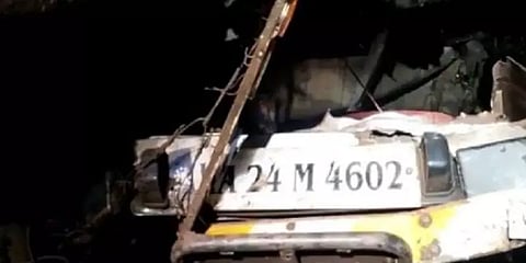 நிச்சயதார்த்தத்திற்கு சென்று திரும்பியபோது சாலைவிபத்து - 9 பேர் பலி.. கர்நாடகாவில் சோகம்!