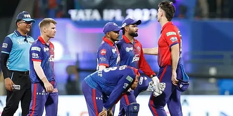 மும்பைக்கு எதிரான போட்டியில் டெல்லி தோல்வி: பெங்களூரு அணிக்கு அடித்த அதிர்ஷ்டம்