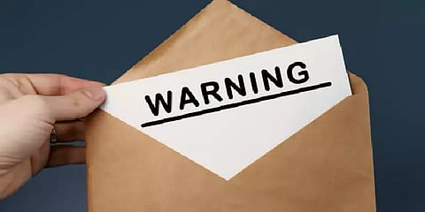 டெல்லியில் நூதன முறையில் தாய்-மகள்கள் தற்கொலை- போலீஸாரின் உயிரை காக்க எச்சரிக்கை கடிதம்