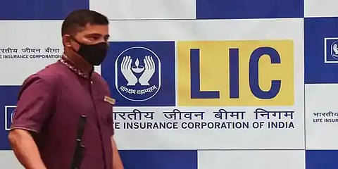 எல்ஐசி சந்தை மதிப்பு நான்கே நாட்களில் ரூ.77,600 கோடி சரிவு