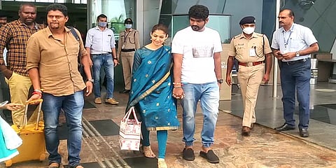 நடிகை நயன்தாரா- விக்னேஷ் சிவன் குலதெய்வம் கோயிலில் சாமி தரிசனம்