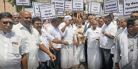 ”நூல் விலை உயர்வை கட்டுப்படுத்துங்கள்” - திருசெங்கோட்டில் விசைத்தறியாளர்கள் ஆர்ப்பாட்டம்