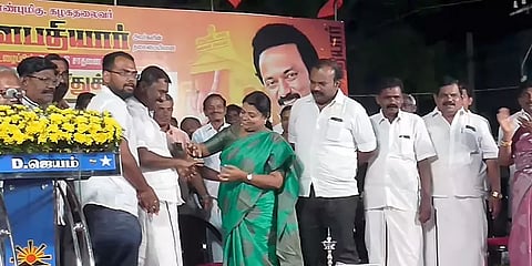 தேர்தலில் சிறப்பான பணி... திமுக சட்டமன்ற உறுப்பினருக்கு 1 பவுன் மோதிரம் வழங்கிய அமைச்சர்
