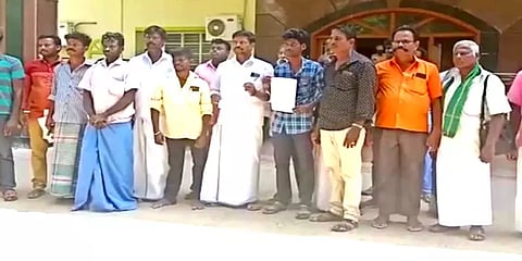 பிரதம மந்திரி குடியிருப்பு திட்டத்தில் மோசடி: ஆட்சியரிடம் புகார் அளித்த கிராம மக்கள்!