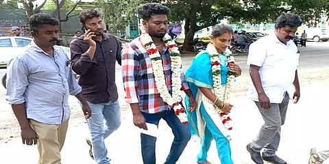 காதலுக்கு பெற்றோர் எதிர்ப்பு: காவல்துறை தலைவர் அலுவலகத்தில் காதல் ஜோடி தஞ்சம்