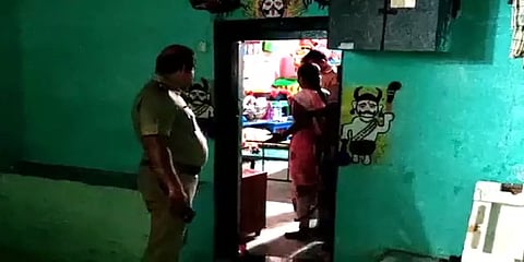 மனைவியுடன் வாழ விடாமல் தடுப்பதாக மாமியார் தலையில் கல்லை போட்டுக் கொலை - மருமகன் கைது