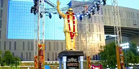 38 ஆண்டுகளுக்கு பின்..! கருணாநிதியின் சிலையை திறந்து வைத்தார் குடியரசு துணைத்தலைவர்!