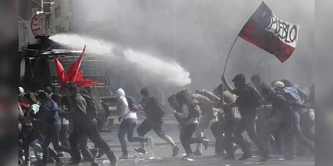 வன்முறையாக வெடித்த மாணவர்களின் போராட்டம்.. பதற்றத்தில் சிலி!