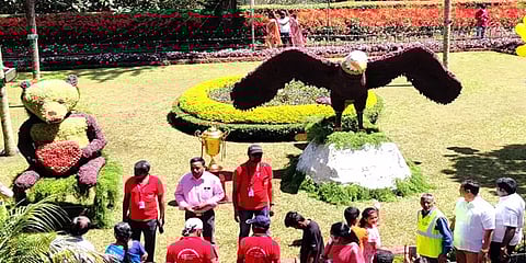 ஊட்டி கோடை விழா: சுற்றுலா பயணிகளின் மனதை கவர்ந்த பழக் கண்காட்சி