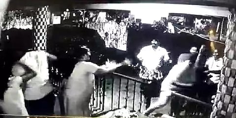 திருவள்ளூர்: முன்விரோதம் காரணமாக வீடு புகுந்து தாக்குதல் - வைரலாகும் வீடியோ