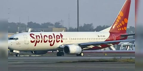 90 விமானிகளுக்கு தடை! ஸ்பைஸ்ஜெட் நிறுவனத்திற்கு ரூ.10 லட்சம் அபராதம்... என்ன காரணம்?