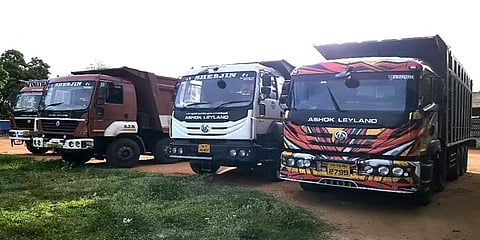 நெல்லை: முறைகேடாக கனிமவளங்களை கேரளாவிற்கு கடத்தியதாக 5 லாரிகள் பறிமுதல்