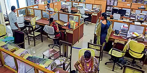 வயது உயர்த்தப்பட்டதற்கு பின் நடக்கும் முதல் பணி ஓய்வு: ஒரேநாளில் 5,300 பேருக்கு ஓய்வு