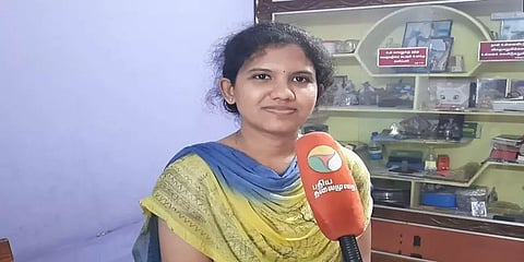 தமிழ் வழி கல்வியில் பள்ளிப் படிப்பு - 24 வயதில் யுபிஎஸ்சி தேர்வில் அசத்திய தஞ்சை மாணவி
