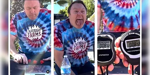 உலகின் மிக காரமான கரோலினா மிளகாய்களை சாப்பிட்டு கின்னஸ் சாதனை படைத்த இளைஞர்!