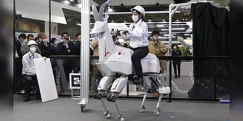 100 கிலோ எடை கொண்ட பொருட்களை சுமந்து செல்லும் 'ஆடு' வடிவிலான ரோபோட்!