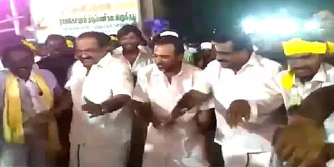 கோயில் திருவிழா: தேவராட்டத்தில் பங்கேற்ற உணவுத்துறை அமைச்சர் சக்கரபாணி