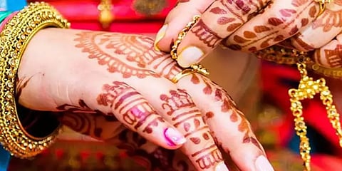 தன்னைத்தானே திருமணம் செய்துகொள்ளும் குஜராத் பெண் - ஏன் இந்த முடிவு தெரியுமா?