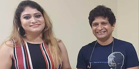 கட்டுக்கடங்காத கூட்டத்தை கண்டு திகைப்பு - காரில் இருந்து இறங்க மறுத்த கே.கே