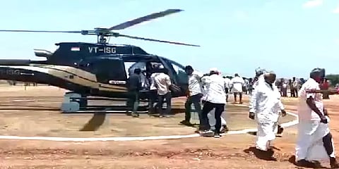 'ஹெலி டூரிஸம்' அறிமுகம்: இலவசமாக ஹெலிகாப்டரில் பறந்த 200 விவசாயிகள்