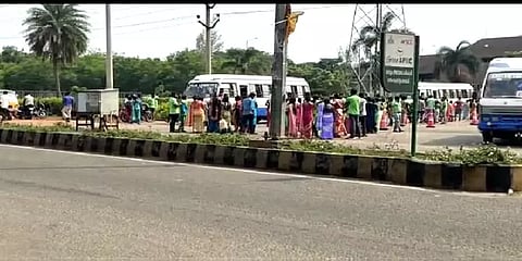 ஆந்திரா: ரசாயன ஆலையில் அமோனியா வாயு கசிவு – 100-க்கு மேற்பட்ட பெண்கள் மயக்கம்