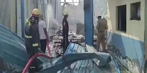 உ.பி ரசாயன தொழிற்சாலையில் பயங்கர தீவிபத்து - 8 பேர் உயிரிழப்பு