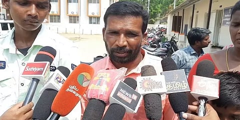 3 வருடமாக ஊரைவிட்டு ஒதுக்கிவைப்பு; பள்ளியிலும் நிராகரிப்பு- வேதனையில் மீனவக் குடும்பம் மனு