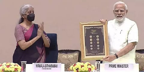 பார்வை மாற்றுத்திறனாளிகள் அடையாளம் காணும் வகையில் நாணயங்கள் வெளியீடு