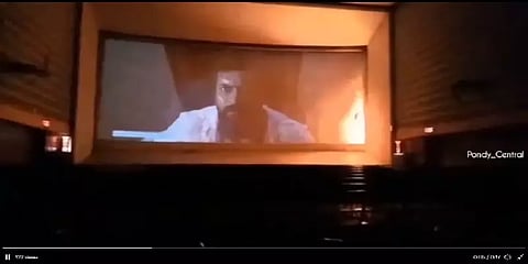 'விக்ரம்' திரைப்படம் ஓடிக்கொண்டிருந்த போதே பற்றி எரிந்த தியேட்டர் ஸ்கிரீன்!