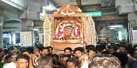 ஆயிரம் ஆயிரமாய் சீர்விரிசை: விமர்சையாக தொடங்கிய ஆயிரங்காளியம்மன் கோயில் திருவிழா