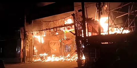 மதுரை: கோவில் திருவிழாவில் பட்டாசு வெடித்தபோது தீ விபத்து - பந்தல் எரிந்து சேதம்