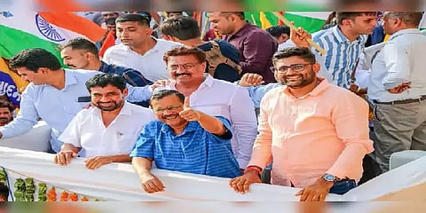 நெருங்கும் தேர்தல்.. குஜராத்தில் கட்சியின் ஒட்டுமொத்த குழுவையும் கலைத்தது ஆம் ஆத்மி!