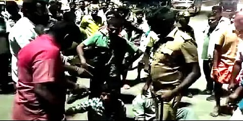 கொந்தளித்த பயணிகள்.. பஸ்ஸில் கத்தியை காட்டி மிரட்டிய நபர்களுக்கு நேர்ந்த சோக முடிவு!