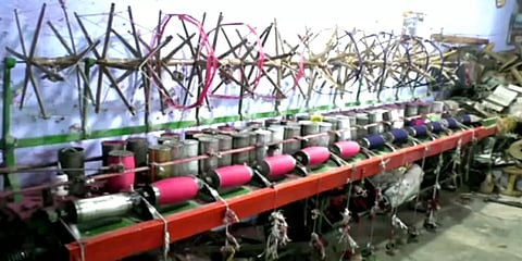 நூல் விலை உயர்வு: விசைத்தறி உரிமையாளர்கள் 5வது நாளாக வேலை நிறுத்தப் போராட்டம்