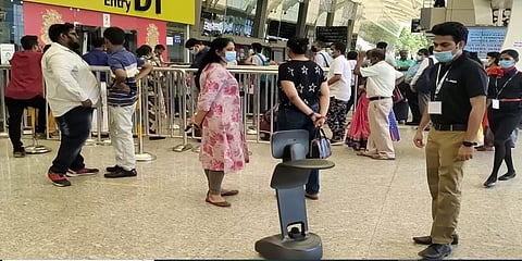 கோவை விமான நிலையத்தில் ரோபோக்கள் அறிமுகம் - என்ன ஸ்பெஷல்?
