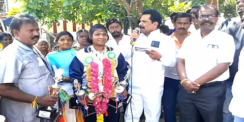 சர்வதேச சிலம்பம் போட்டி - 5 தங்கப் பதக்கங்களை வென்ற மாணவிக்கு உற்சாக வரவேற்பு