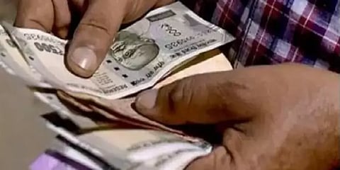 ’ஆபரேஷன் கந்துவட்டி’ - 5 பேர் அதிரடி கைது, காசோலைகள், ரொக்கம் பறிமுதல்