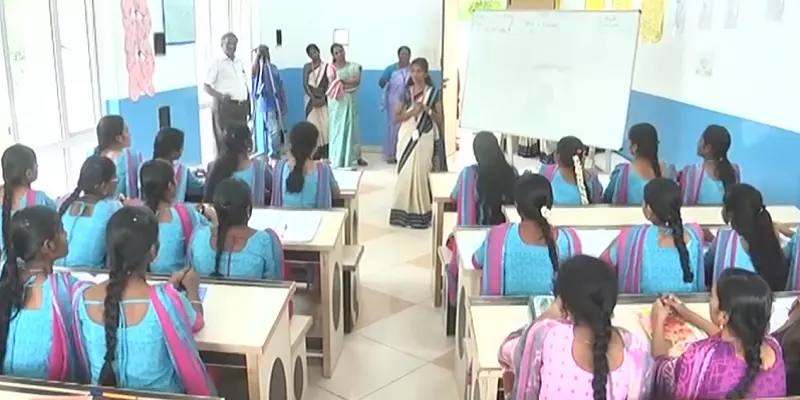 மில் வேலைக்கு இடையே `டிகிரி’ படிப்பு! தங்கப்பதக்கம் வென்று அசத்திய கோவையின் ‘வாவ்’ பெண்கள்