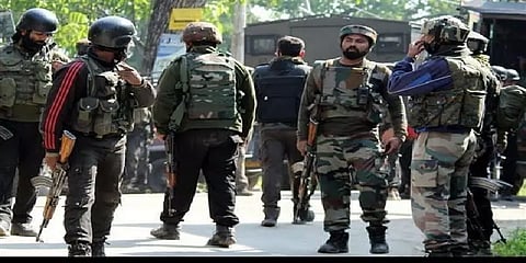காஷ்மீர் என்கவுண்ட்டர் - ஒரே இரவில் மூன்று தீவிரவாதிகள் சுட்டுக் கொலை