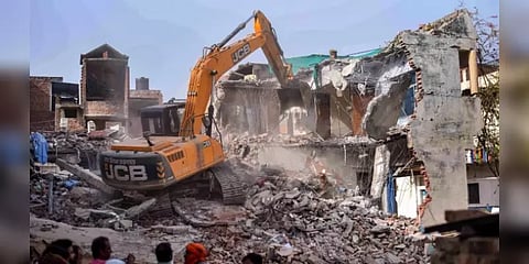 உத்தரப்பிரதேச வன்முறை: கைதானவரின் வீடும் புல்டோசர் மூலம் இடிப்பு