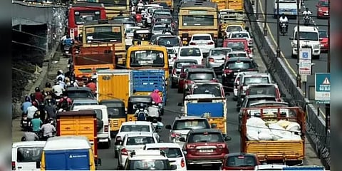 விடுமுறை முடிந்து சென்னை திரும்பிய மக்கள்: ஸ்தம்பித்தது போக்குவரத்து