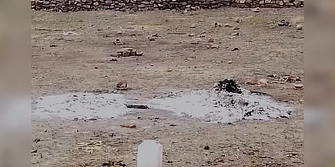 உறவுக்கார பெண் மரணம்! மனவேதனையில் எரியும் சிதையில் குதித்து உயிரை மாய்த்த இளைஞர்!