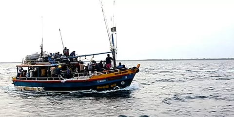 இலங்கை டூ ஆஸ்திரேலியா: படகில் செல்ல முயன்ற 64 பேரை கைது செய்த இலங்கை கடற்படை