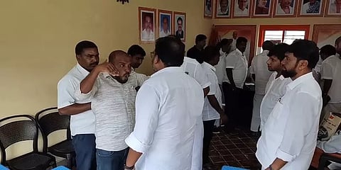 ’’பணம் வாங்கிகிட்டு ஒருதலைப் பட்சமாக செய்றாங்க’’ - காங். உட்கட்சி தேர்தலில் வாக்குவாதம்