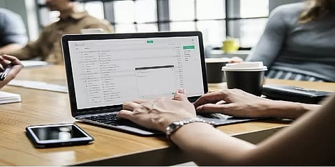 லீவ் கேட்டு மெயில் போட்ட ஊழியர்...நெட்டிசன்ஸின் பாராட்டை பெற்ற அந்த காரணம் என்ன தெரியுமா?