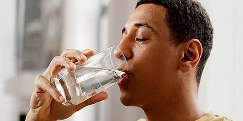 அதிக தண்ணீர் குடிப்பவரா நீங்கள்? அலெர்ட்!